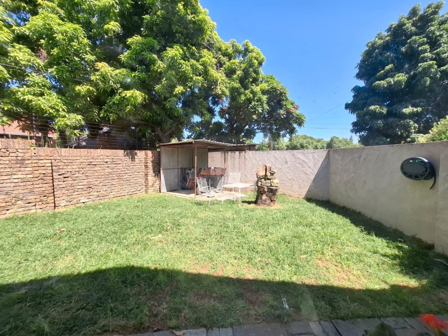 To Let  Bedroom Property for Rent in Safari Gardens North West